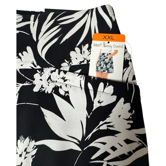 S.C. & CO. Womens Size XXL Black Floral 360 Degree Tummy Control Skort Stretch - Picture 2 of 11